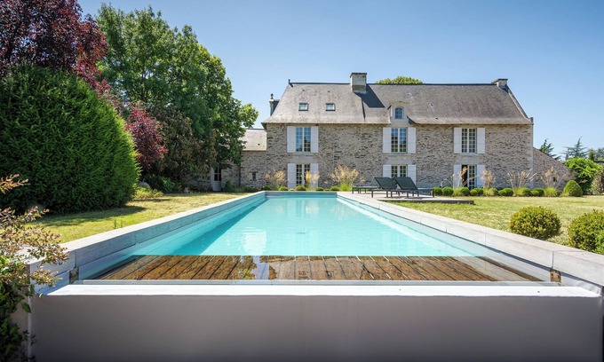 Les Garennes-sur-Loire Villa | Le logis de saint jean Character house with swimming pool