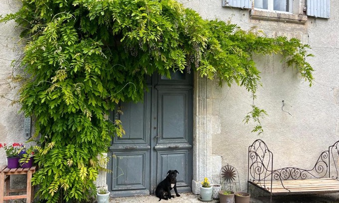Champagne-et-Fontaine Bed & Breakfast | Le Loriot