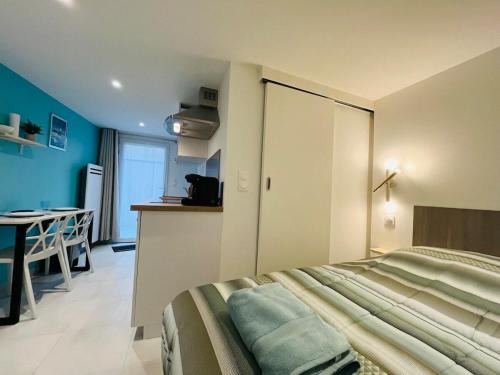 Saint-Serge Apartment | Le Lys Bleu