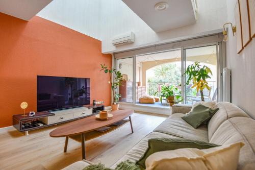 1st Arrondissement Apartment | Le Mages - Appart 2 ch avec terrasse et parking
