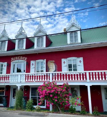 Le Bic Hotel | Le Mange Grenouille