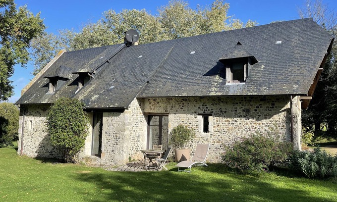 Equemauville House | Le manoir de la source