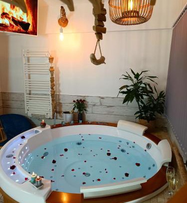 Quartier du chateau Apartment | Le Maréchal Duplex - Appartement avec Jacuzzi - CAEN hyper Centre