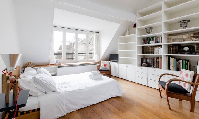 Saint-Gervais Apartment | Le Marais - Hotel De Ville Area Studio with Amazing City Views!