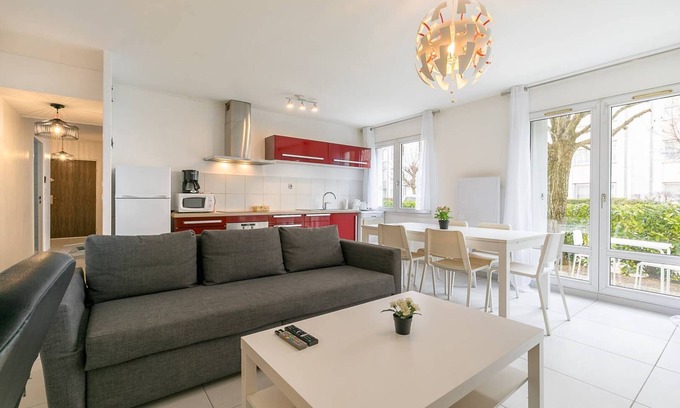 Faubourg-Raines Apartment | Le Marpaux - Bel appartement avec jardin privatif - SR Loc
