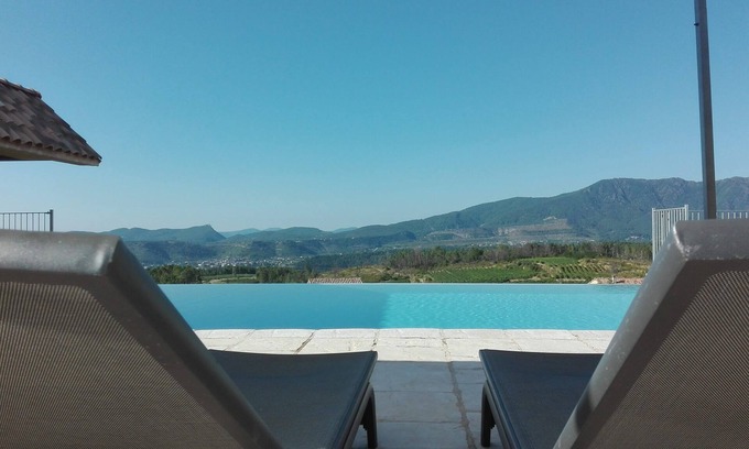 Chambonas Apartment | Le Mas de Vignal, gîte for 2 people, infinity pool