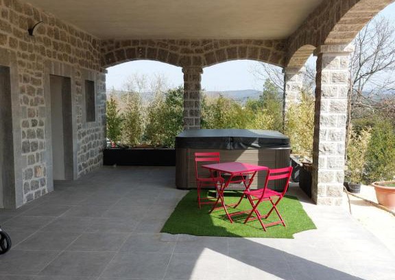 Labeaume Bed & Breakfast | Le Mas des Roches Jacuzzi privatif