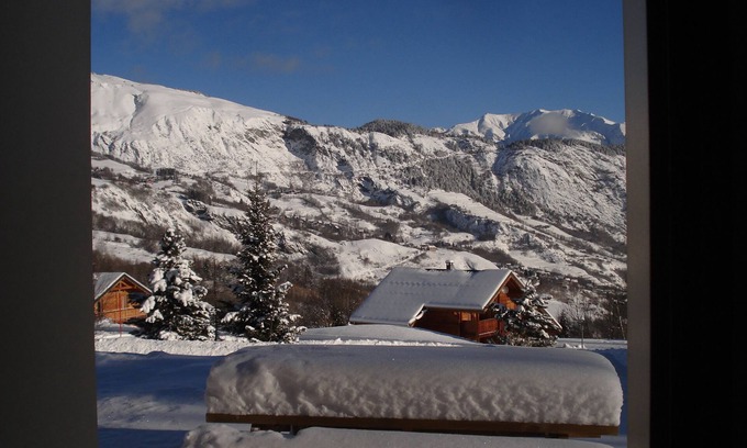 Les Bottieres Apartment | Le Maurillon: skiing and biking, at 1300m altitude, 300m from the Sybelles ski slopes.