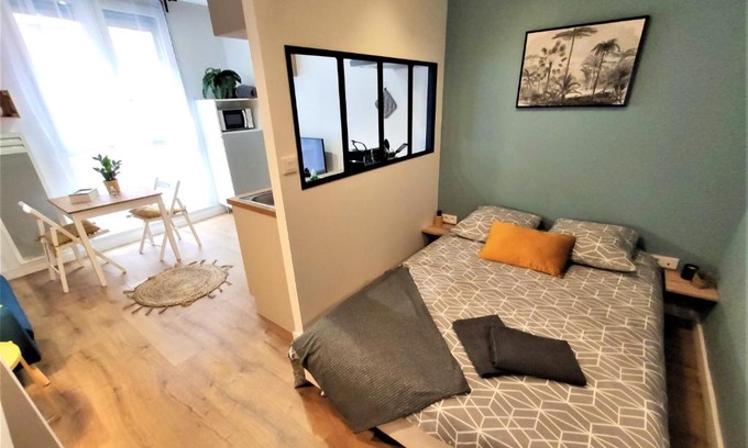 Saint - Michel Apartment | LE MESPOLA - HYPERCENTRE - Netflix