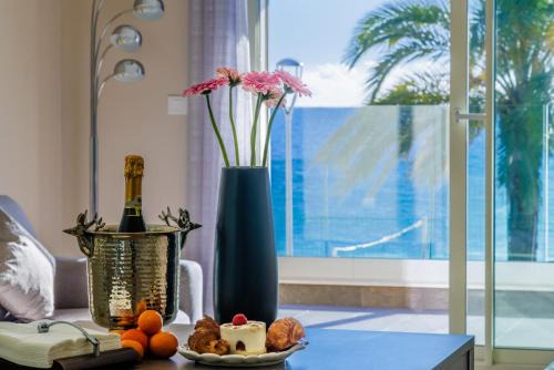 Cannes City Centre Apartment | LE MIDI 8 by ESTATES CANNES