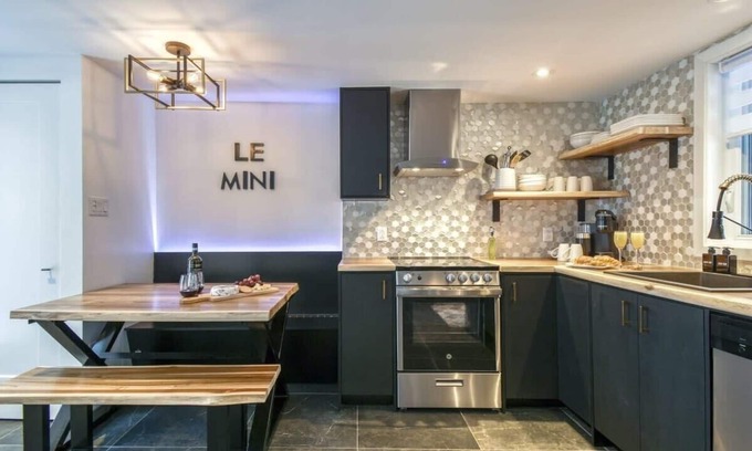 Sainte-Ann-des-Lacs Ski Chalet | Le Mini Chalet - Compact & Cozy Spa