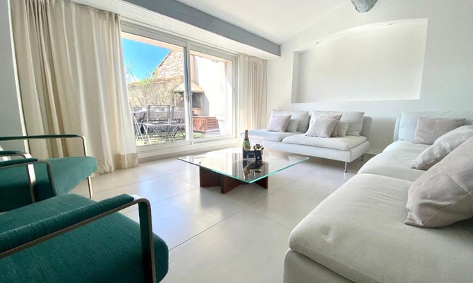 Route d'Arles Apartment | Le Minimaliste - Beautiful T2 in the city center with terrace