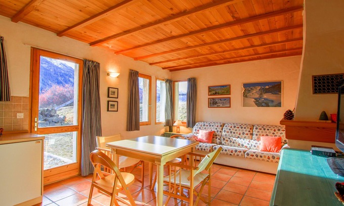 Nevache Ski Chalet | Le Miou: hameau des Chazals Nevache Hautes Alpes