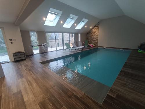 Ploudalmezeau House | Le moulin de Kerloroc