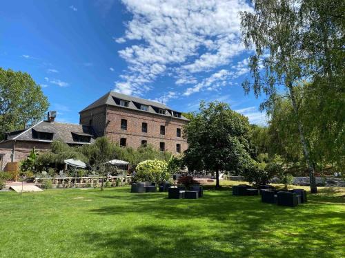 Saint-Aubin-le-Vertueux Hotel | Le Moulin Fouret
