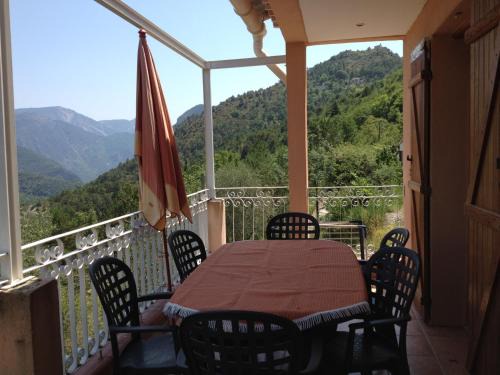 Tournefort House | Le Nid de Ciambonson