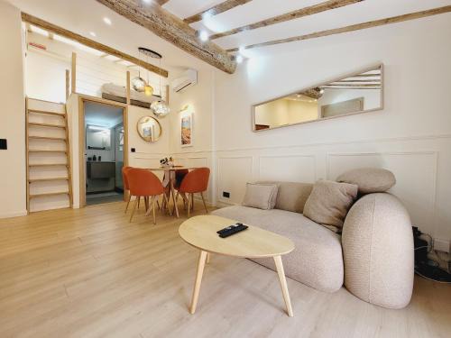 Antibes Old Town Apartment | Le Nid de Revennes - séjour cosy dans la vieille ville d'Antibes