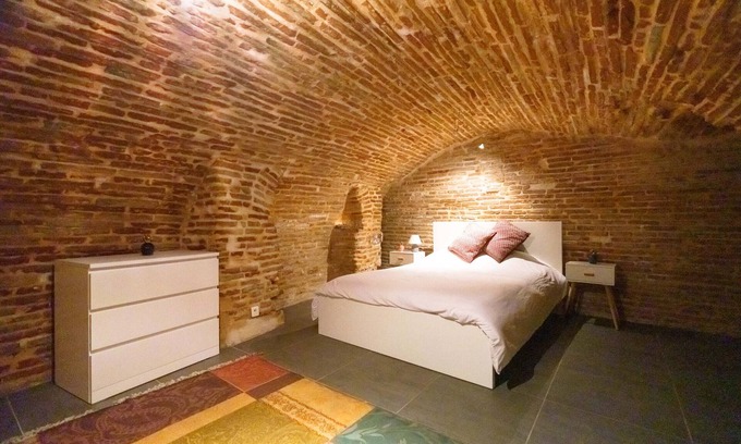 Saint-Etienne Apartment | Le Nightflyer : Atypique T2 Climatisé