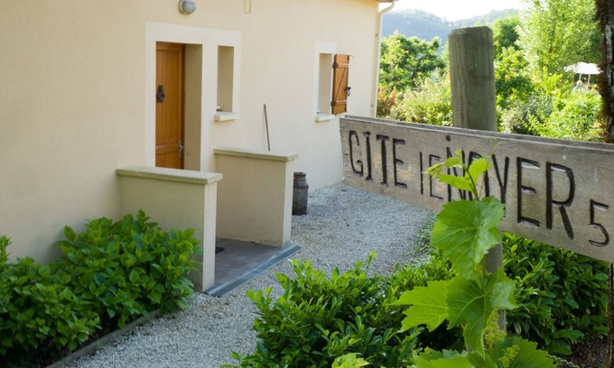 Saint-Julien-de-Lampon House | Le Noyer: Luxury and quiet gite with use of large swimming pool.