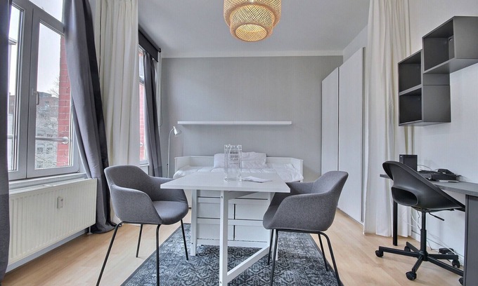Saint-Laurent Apartment | Le P'tit Studio - Small, practical studio