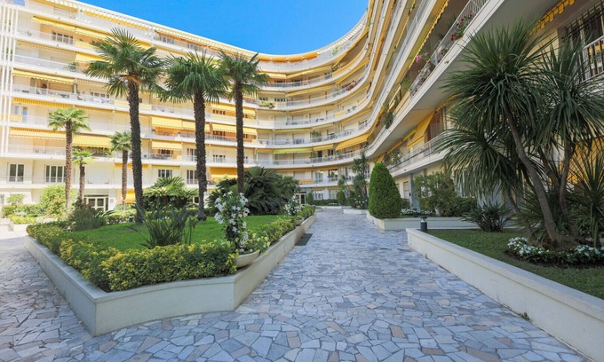 Jean-Medecin Apartment | LE PALACE AP4111 by RIVIERA HOLIDAY HOMES