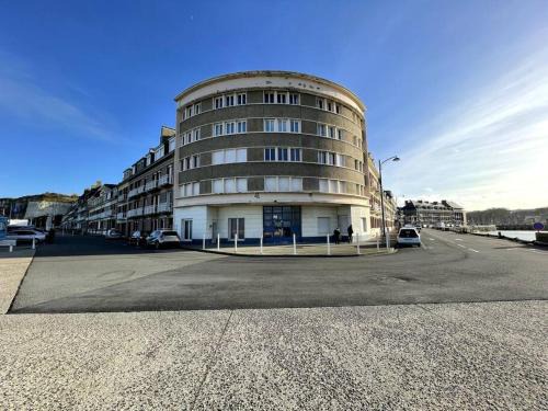 Saint-Valery-en-Caux Apartment | Le Panoramique. Appartement vue mer.