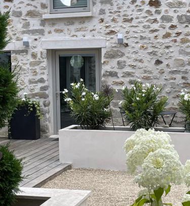 Fleury-en-Biere House | Le Passage Secret