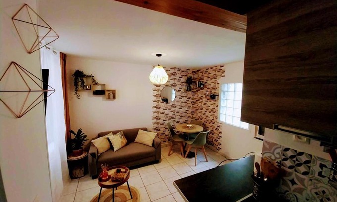 Saint-Omer House | Le Passage Secret