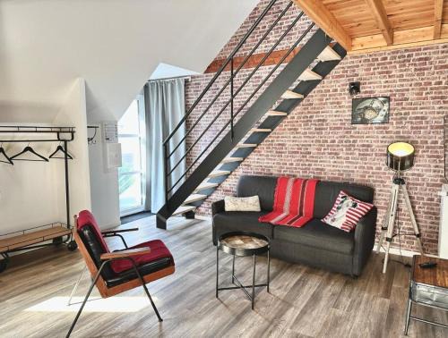 Miroir - Batignolles Apartment | Le Patio de Loiseau