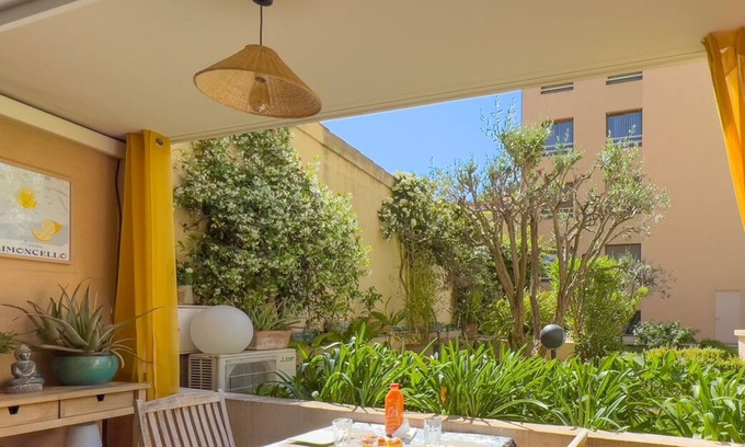 Antibes City Centre Apartment | LE PATIO VAUBAN Airco Garage for 4 by SUNSET