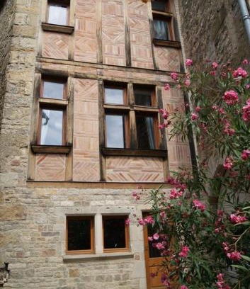 Bruniquel House | Le Pentagone