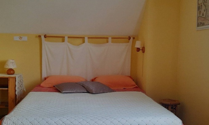 Lescar Bed & Breakfast | Le Pesquit guest room with shared terrace, communal garden and air conditioning