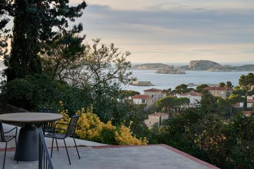 Roucas-Blanc Villa | Le Petit Croquant