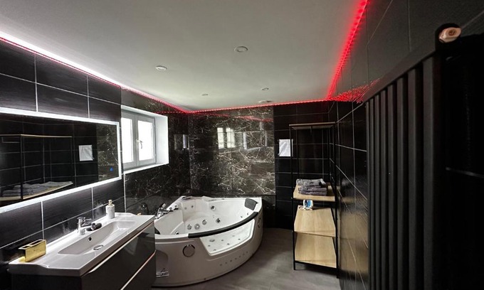 Justices House | Le Petit Nid Douillet Spa Balneo