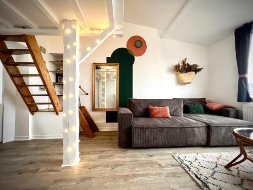 Saint-Martin-du-Littoral Apartment | Le petit nid perché sous les toits, vue mer