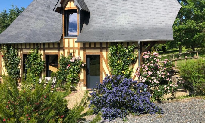 Bonneville-la-Louvet House | Le petit Orchard