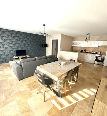 Saint-Laurent-sur-Saone Apartment | Le Petit Phuket - Appartement confortable et calme - Proche de toutes commodité - Stationnement facile à proximité