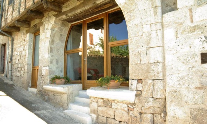 Montcuq Apartment | Le Petit Rapaillou