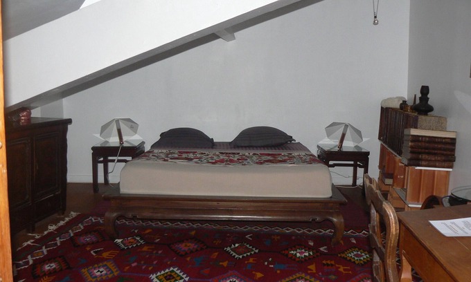 Clermont Ferrand City Centre House | LE PETIT SIAM - Bed and breakfast 1/2 pers with private bathroom - Center Clermont-F