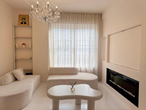 South of Fifth Apartment | le Petite Miami Beach