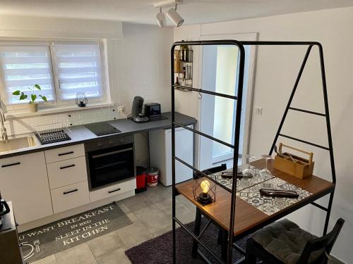 Ingwiller Apartment | Le Pi'style(chambre,cuisine,salle d’eau,terrasse)