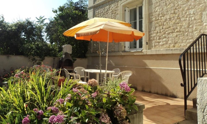 Scorbe-Clairvaux House | Le Pic en Bois - Scorbe-clairvaux
