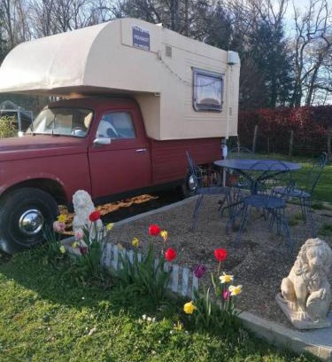 Oradour-sur-Glane Other | Le Pick up 403 vintage