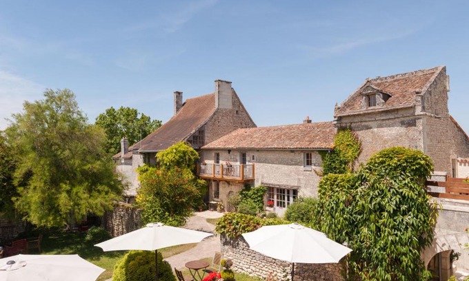 Availles-en-Chatellerault Hotel | Le Pigeonnier du Perron Hôtel