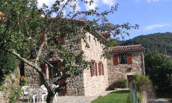 Saint-Julien-du-Gua House | Le Pigeonnier : Maison de Famille de Charme Dans le Parc Naturel
