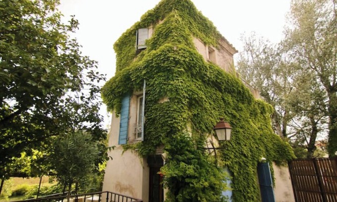 Bedarrides Apartment | Le Pigeonnier, a tower in the heart of the rivers