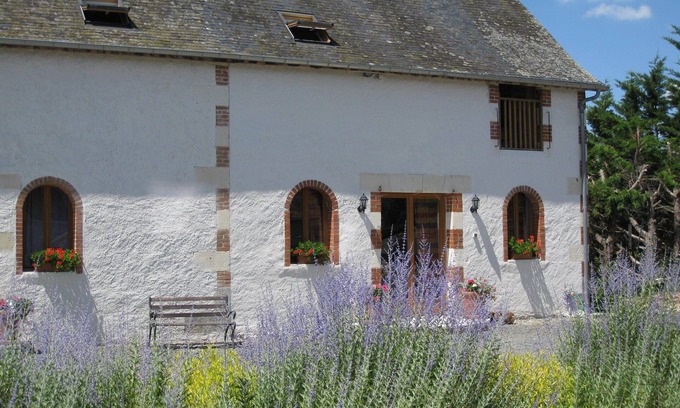 Cussay Cottage | Le Pluvier - Luxury 3 bedroom holiday home with heated pool in the Loire Valley