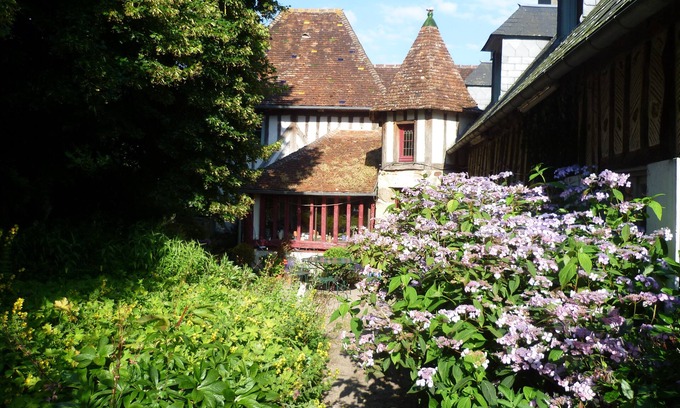 Saint-Aubin-de-Bonneval House | Le Pommenial de la Hérissonnière