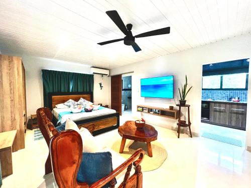 Baie Ste Anne House | Le Port Guest House