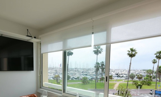 Antibes City Centre Apartment | LE PORT VAUBAN Harbor view for 4 by Sunset